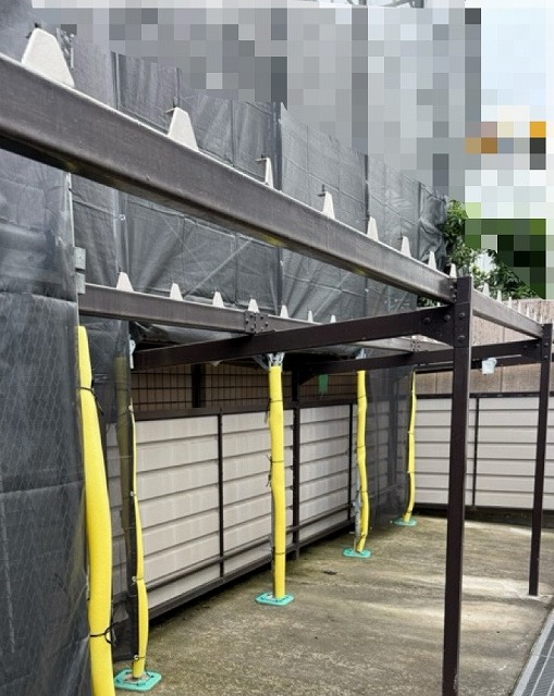 マンション　駐輪場　屋根再設置前