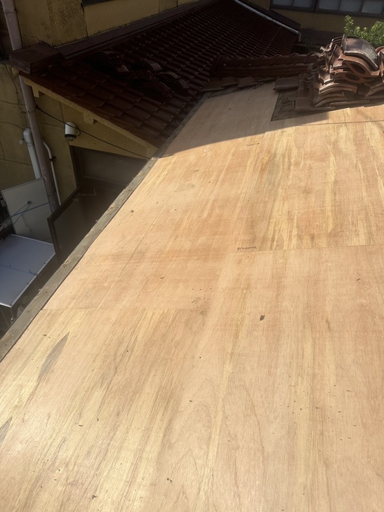 新しい木下地を重ねて設置しました