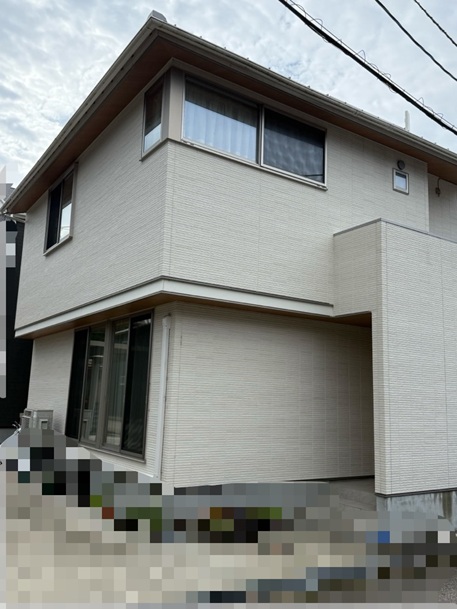 玄関前の屋根からの雪