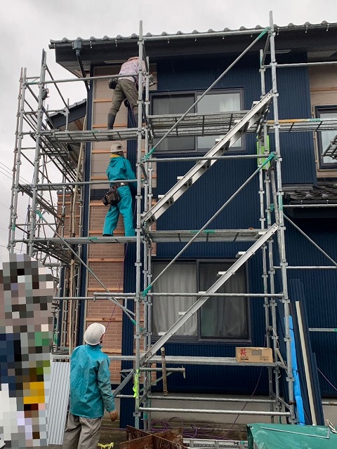 外壁カバー工事　SGLガルバリウム鋼板設置