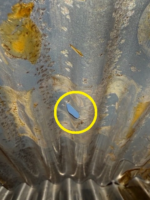 雹被害　ベランダ屋根　アクリル製波板　穴