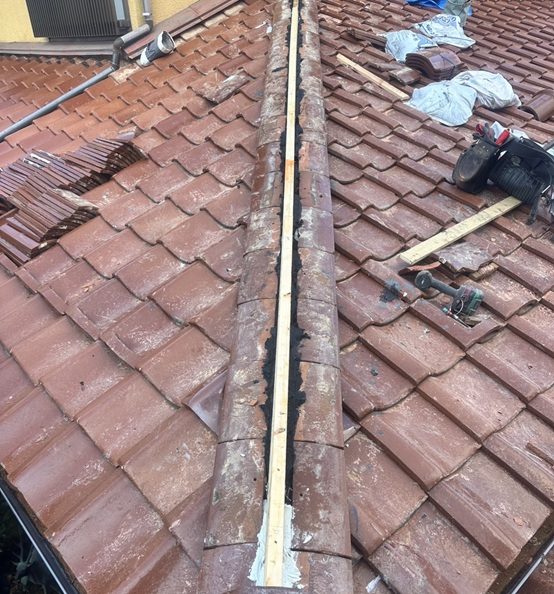 のし瓦の２段目を重ねます