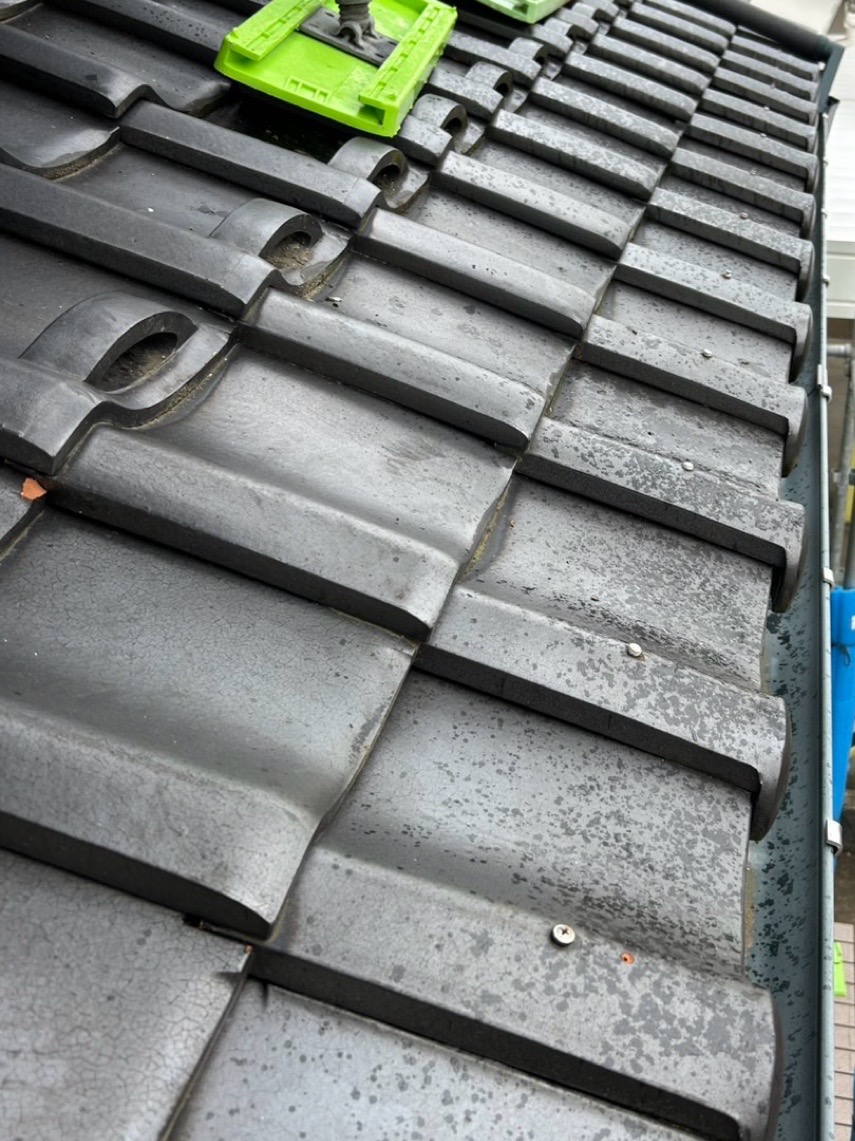 軒先瓦の釘をビスへ交換しました