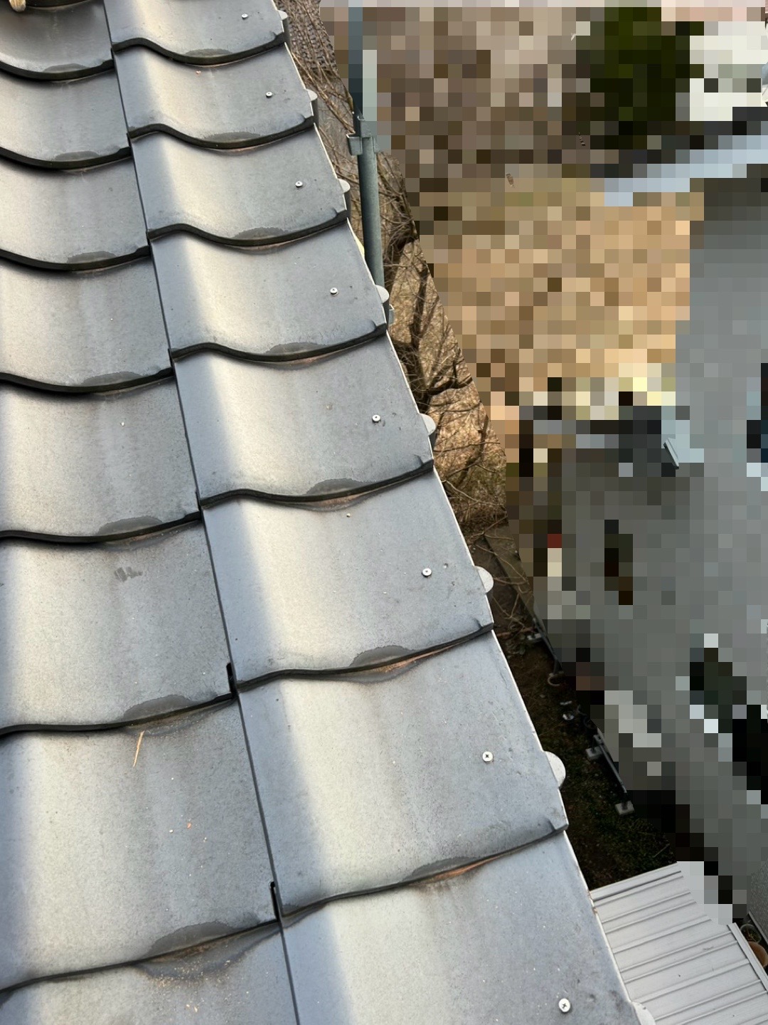 ケラバの釘をビスへと交換しました