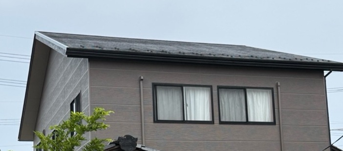 塗装でツルツルになった屋根の雪止め設置現場調査