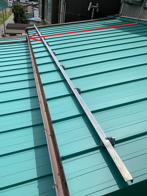 ガルバリウム鋼板　屋根　雪止め