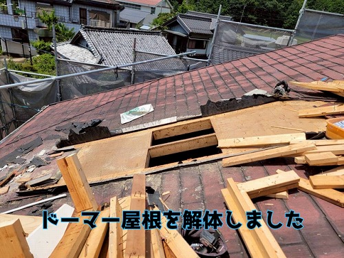 関市富之保 ドーマー屋根の解体がおわり、換気用開口部を埋めます