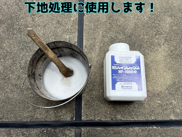 坂祝町酒倉 既存の漆喰を剥がした後、土台に下地調整を施します