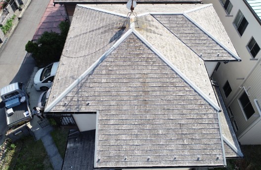 上からみた屋根の写真