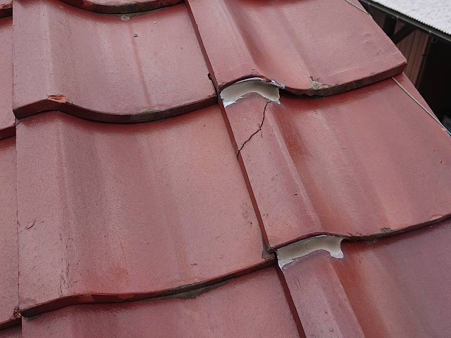 土岐市土岐津町　瓦のひび