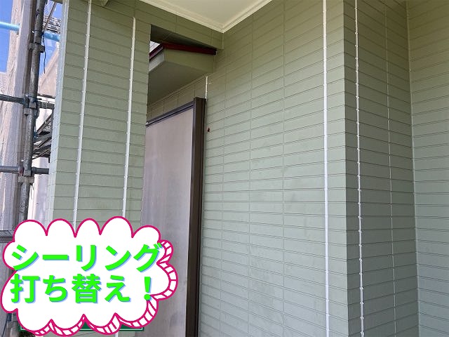 新しいシーリングを打ち替えた外壁目地。多治見市脇之島町の住宅。