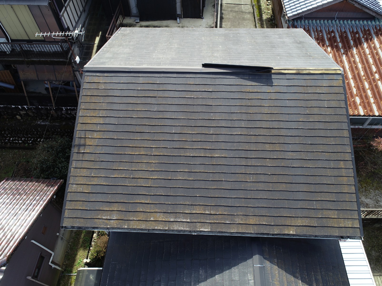 棟が取れている写真