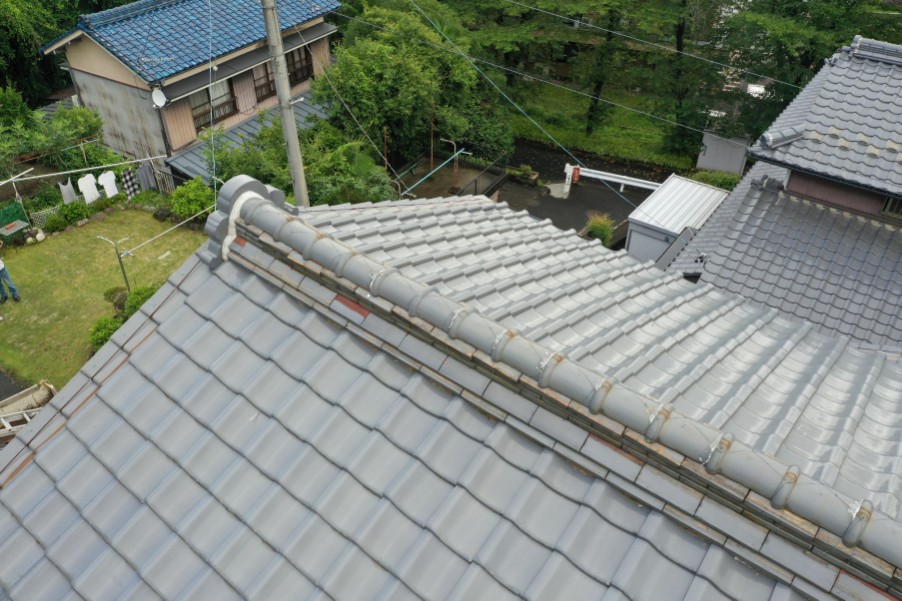 瓦のずれの写真