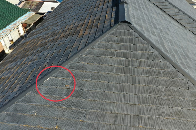 瓦のズレの写真