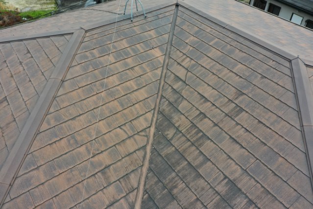 春日井市高森台　瓦のひび