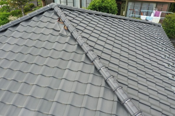 瓦のずれの写真