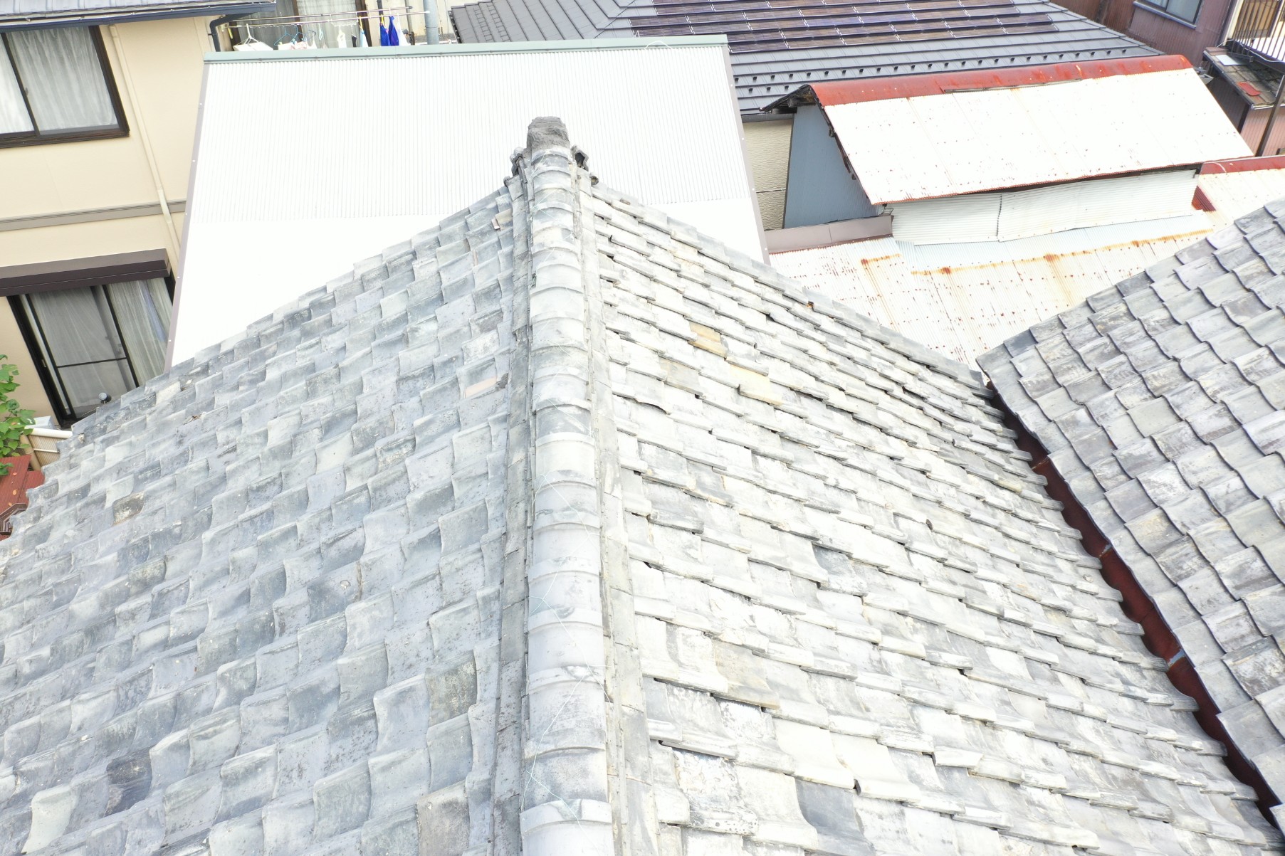 棟がズレている写真