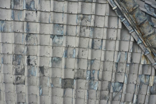 和瓦の劣化状態　