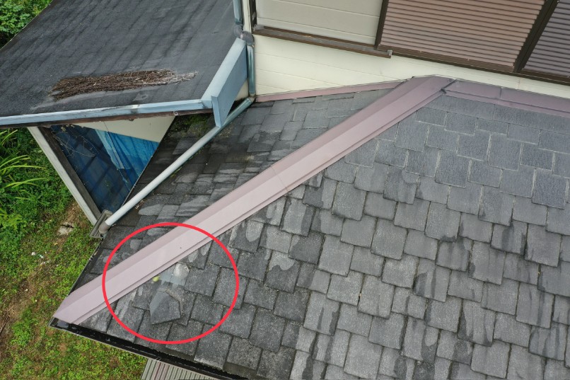 瓦が抜けている写真