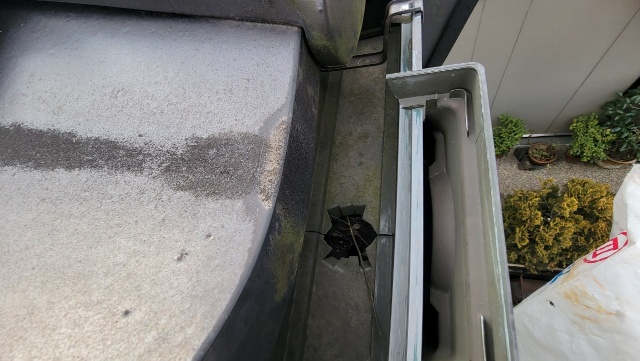 多治見市　集水器に穴