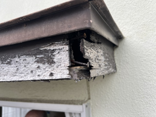 瀬戸市窯元町 ひさしの劣化