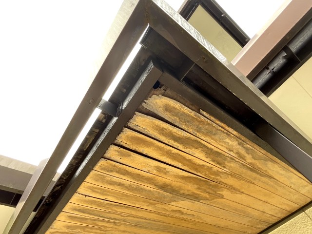 春日井市　軒天雨漏りのあと