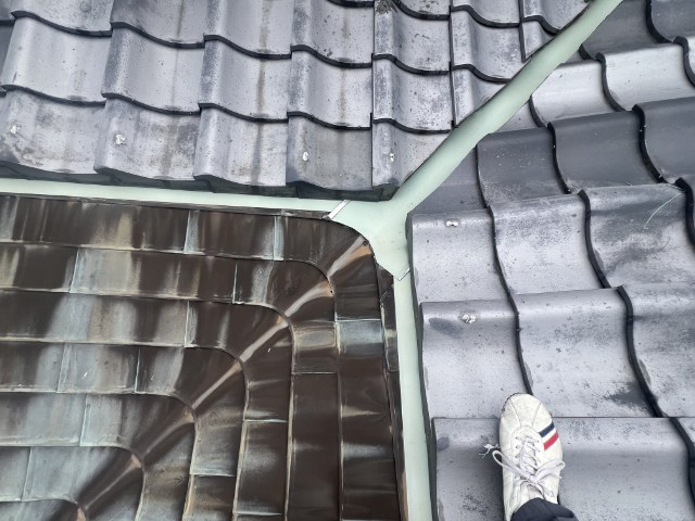 多治見市小田町　銅板に錆