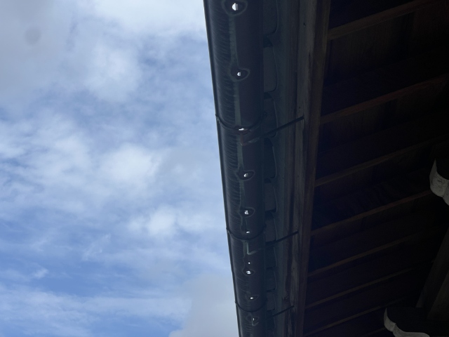 多治見市小田町　雨樋に穴