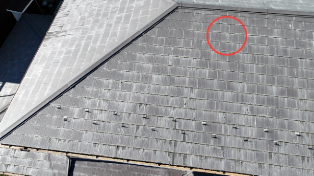 赤坂町　瓦にひび