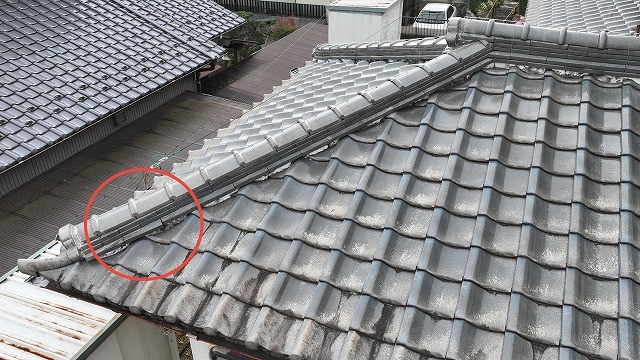 のし瓦のずれの写真