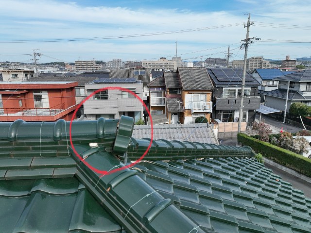 瀬戸市市場町　鬼瓦傾き