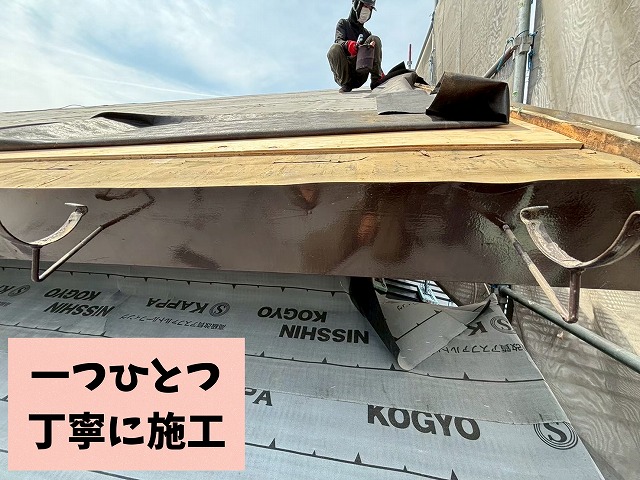可児市中恵土でルーフィング施工を進める屋根葺き替え工事の様子