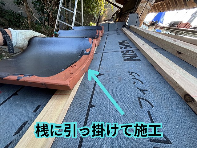 可児市御嵩町にて門の葺き替え工事 唐草瓦施工