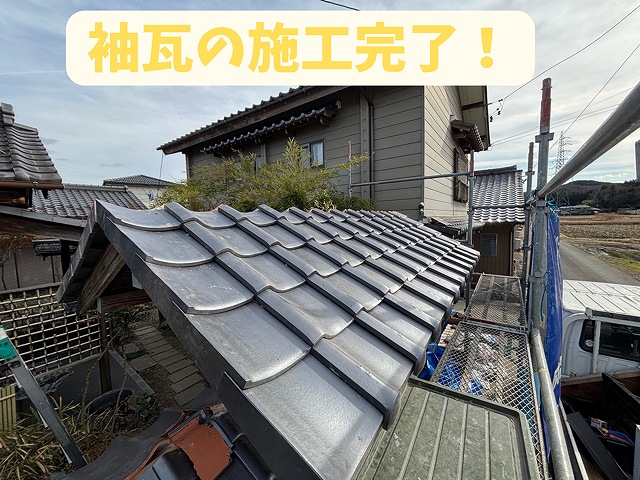 可児市御嵩町にて門の葺き替え工事 袖瓦施工完了の様子