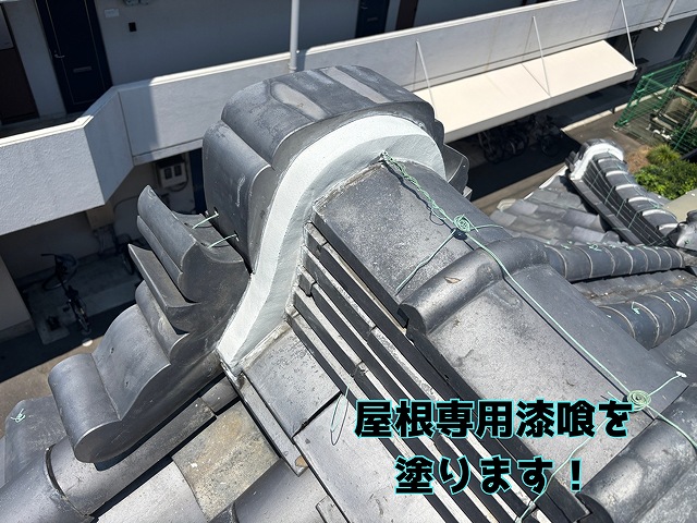 各務原市三ツ池町 屋根専用漆喰で、鬼巻き漆喰を仕上げていきます！