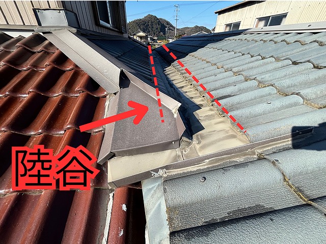 関市にて解体前の屋根の陸谷の様子