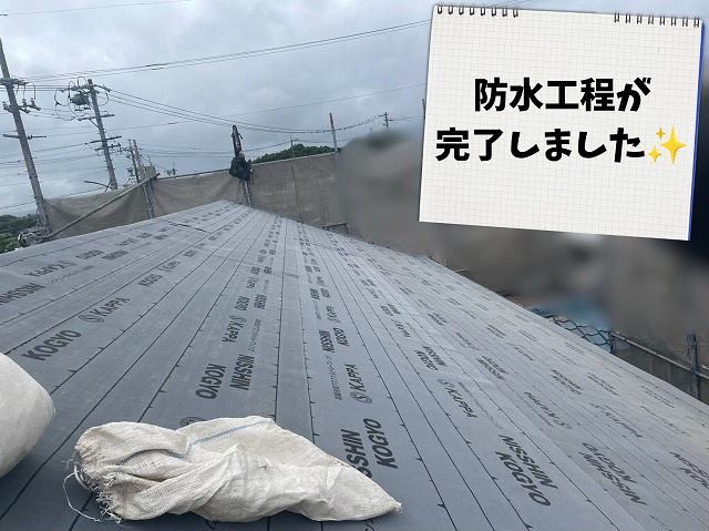 可児市中恵土でルーフィング施工が完了した屋根全体の様子