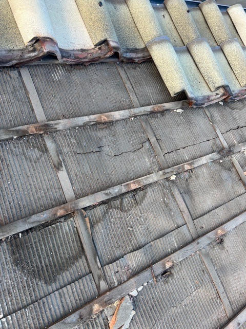 ルーフィングに雨漏りの形跡を発見