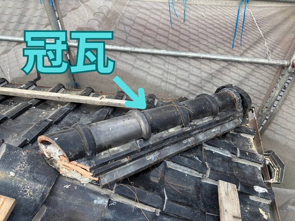 可児市緑ヶ丘にて冠瓦施工中の様子