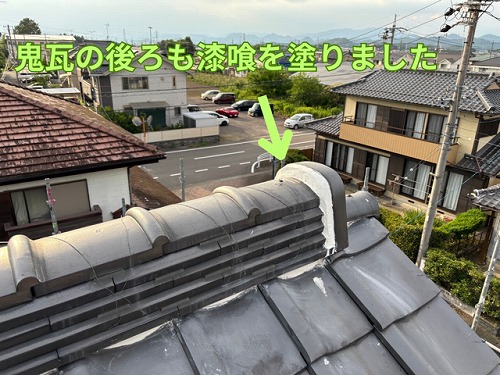 美濃加茂市加茂野町にて新しい漆喰を塗り込んでいる様子