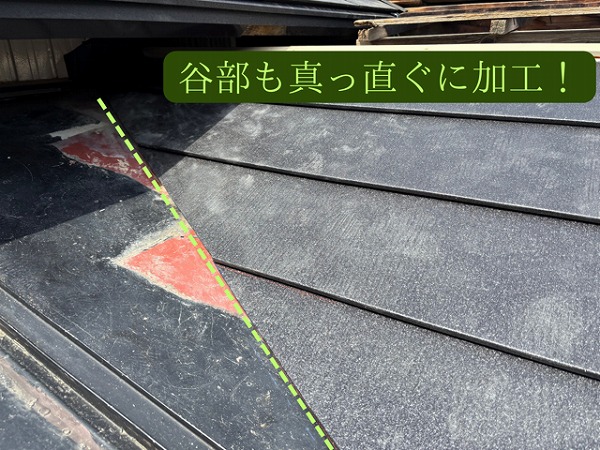 (瀬戸市東米泉町にて谷部などは谷板に合わせて真っ直ぐに加工してから取り付け