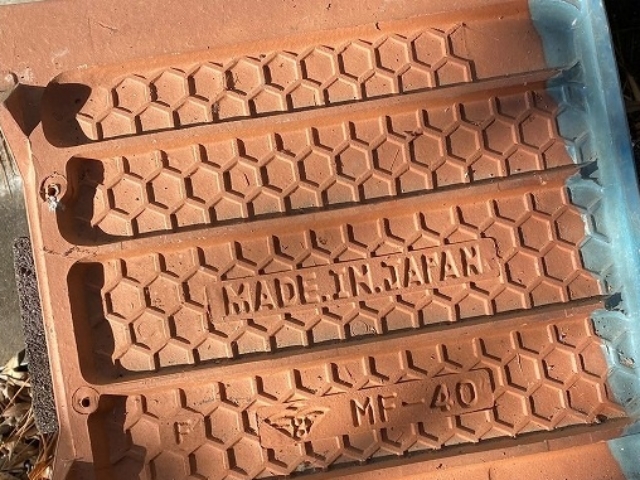 廃盤屋根材の見分け方：裏面刻印を確認