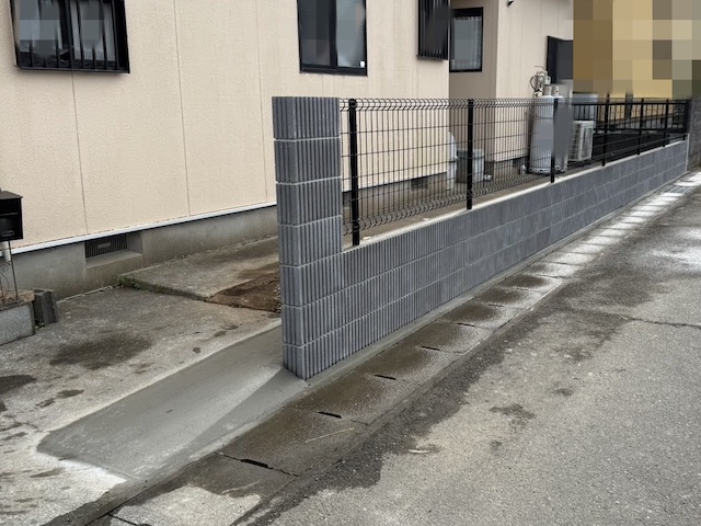 フェンスを組み合わせてリフォームした下野市の塀