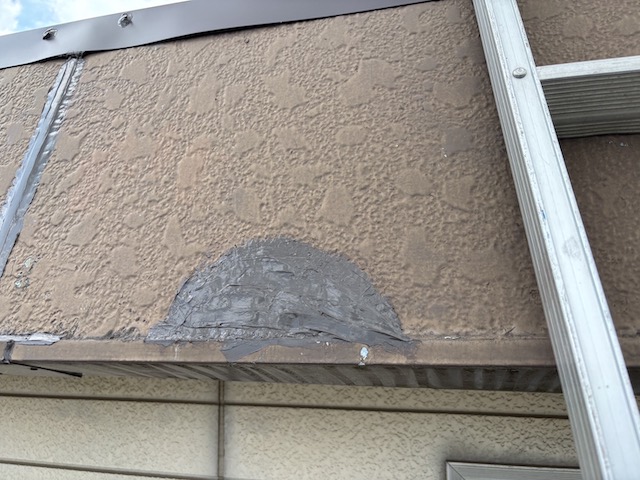 小山市　笠木板金増設工事でサイディング部補修後の写真