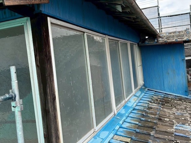 塗装メンテナンス前の納屋の外壁