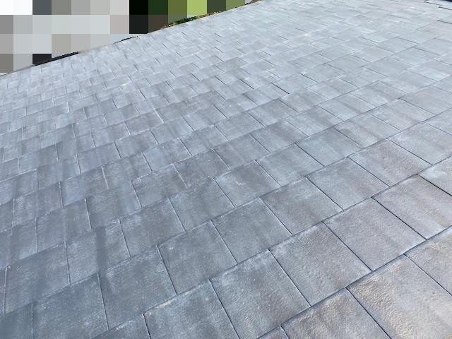 小山市 太陽光パネル付きモニエル瓦屋根塗装　施工前の写真