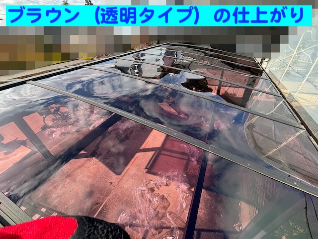 透明タイプのブラウン色のパネルに張り替えられた小山市のカーポート