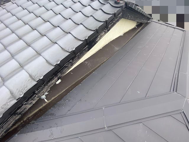 真岡市　増築した屋根の雨仕舞い　施工前の写真