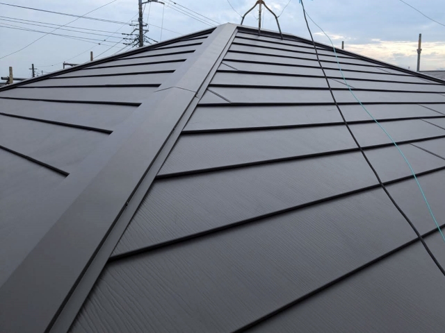 屋根カバーと張り替え、どちらを選ぶべき？