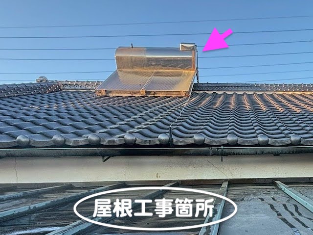 結城市　使用していない太陽熱温水器を撤去　作業前の写真